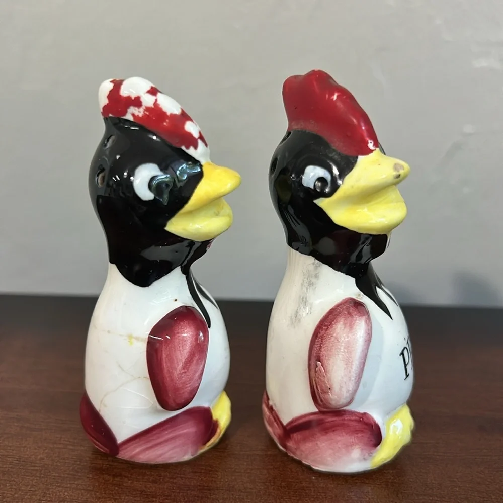 Vintage chicken / Rooster Salt & Pepper shakers